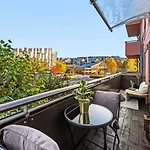 3 Bedrooms - 2 Balconies - Modern - Family Friendly Apartament