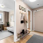 3 Bedrooms - 2 Balconies - Modern - Family Friendly Apartament *