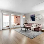 3 Bedrooms - 2 Balconies - Modern - Family Friendly Apartament *