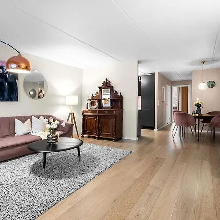 Apartment 3 Bedrooms - 2 Balconies - Modern - Family Friendly