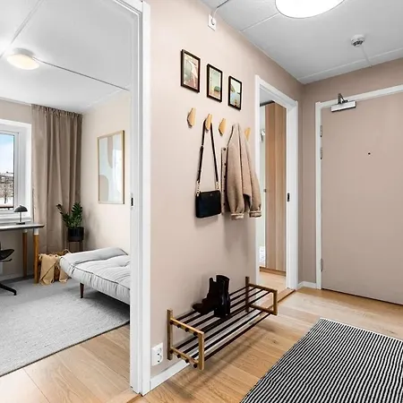 3 Bedrooms - 2 Balconies - Modern - Family Friendly Apartamento *