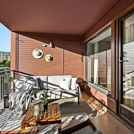 Apartment 3 Bedrooms - 2 Balconies - Modern - Family Friendly *