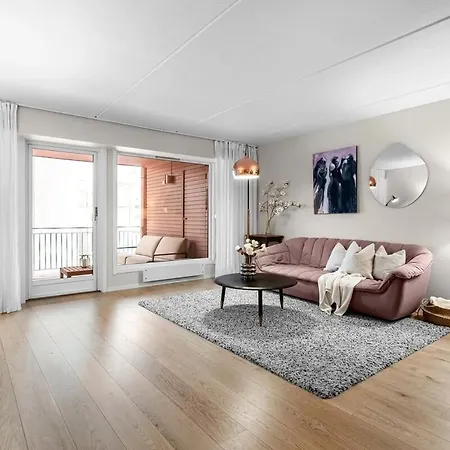 3 Bedrooms - 2 Balconies - Modern - Family Friendly Apartamento *