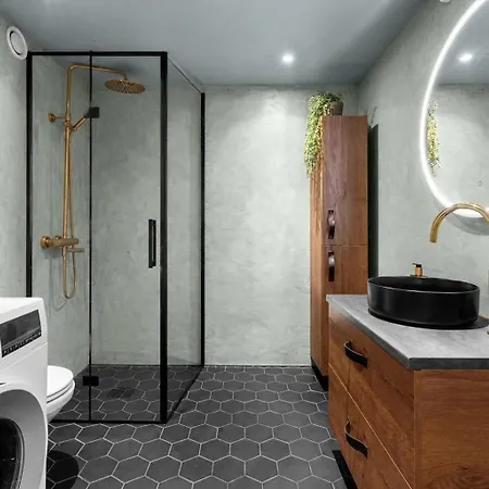 3 Bedrooms - 2 Balconies - Modern - Family Friendly Apartamento